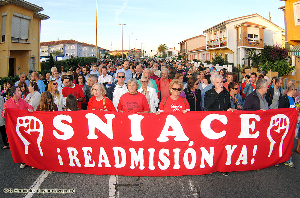 El comité de Sniace solicita una reunión con Mezquita, en cuyas manos está el futuro de la plantilla y la cita en el Supremo SniaceManifestacion091015-01