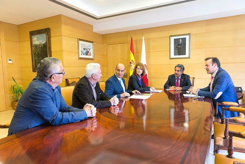 Revilla visitará Amica para conocer la actividad actual de esta entidad que da empleo a 488 personas AmicaRevillaDirectiva