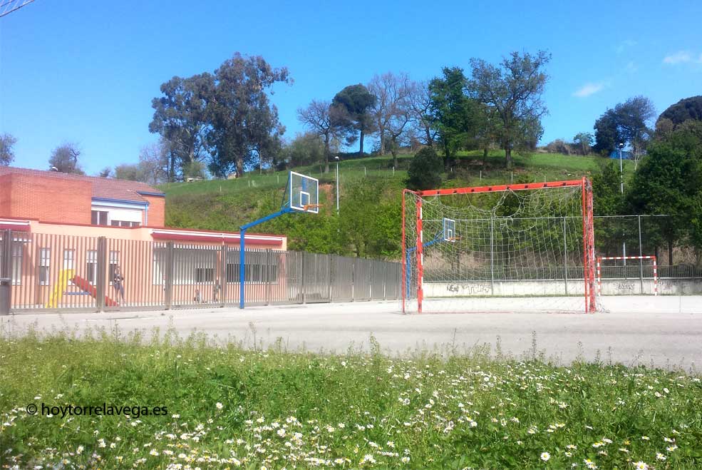 La obra para cubrir la pista del parvulario Pereda se adjudica en 117.000 euros y una baja del 33% sobre el presupuesto ParvularioPeredaPista