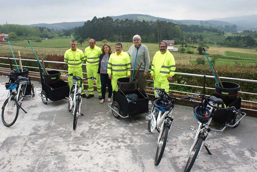 Cuatro operarios del programa Corporaciones Locales refuerzan el servicio de limpieza en Polanco PolancoRosaTapiapatrullasve