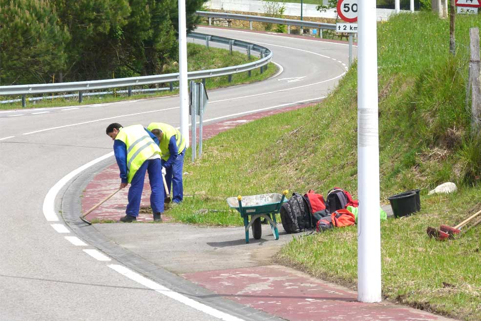 El alcalde de Suances critica que el Ayuntamiento tenga que asumir la limpieza de carreteras que competen al Gobierno regional SuancesLimpiezaCarreteras