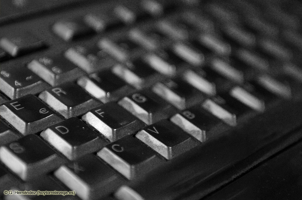 Torrelavega Sí denuncia “evidentes insuficiencias” en el servicio informático municipal Teclado