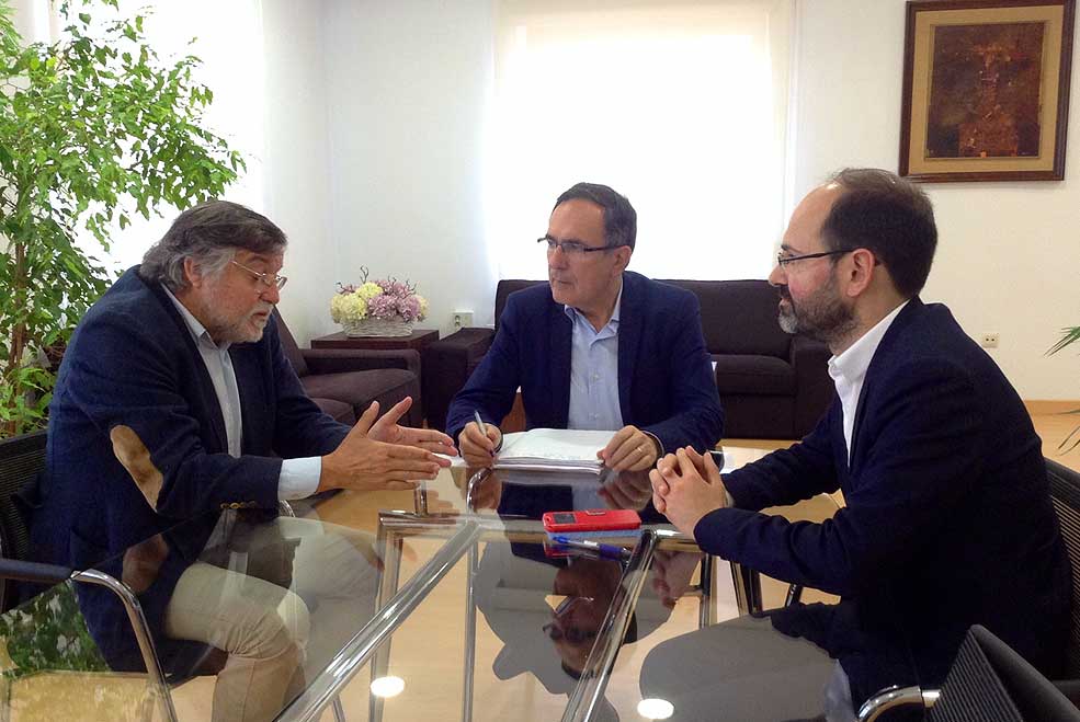 El alcalde felicita al torrelaveguense Joaquín Díaz por su nombramiento como presidente de la Federación Española de Psicología del Deporte ViaderoJoaquinDiaz