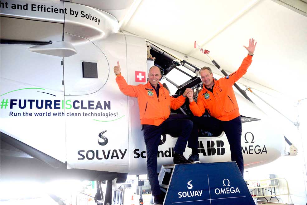 El avión que ha cruzado el Atlántico con energía solar ha utilizado tecnología desarrollada por Solvay SolvayAvionSolarPilotos