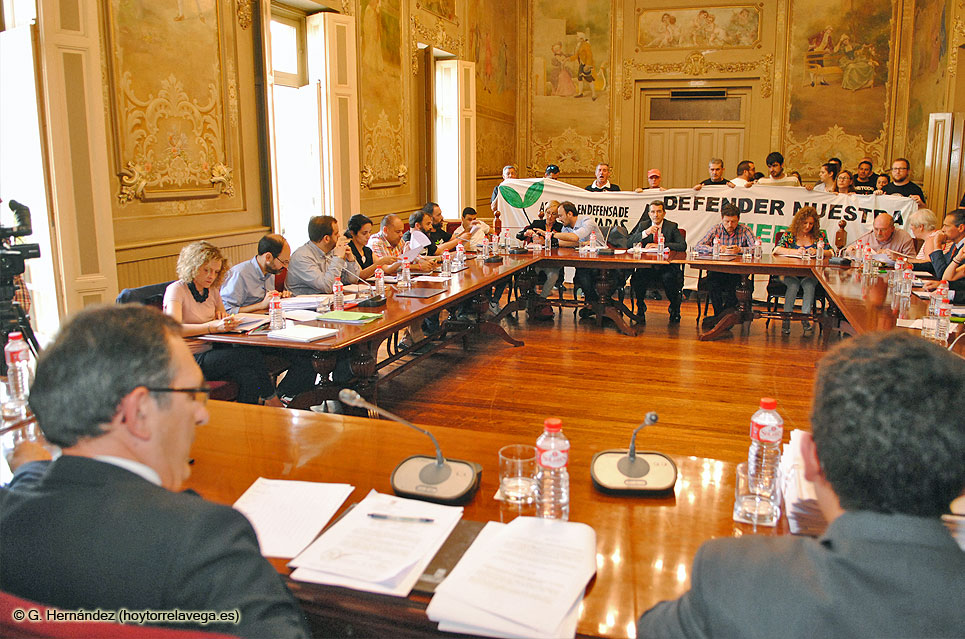 El lunes se celebrará de nuevo el pleno que se suspendió por la protesta contra el PSIR de Las Excavadas PlenoSuspendidoExcavadas02