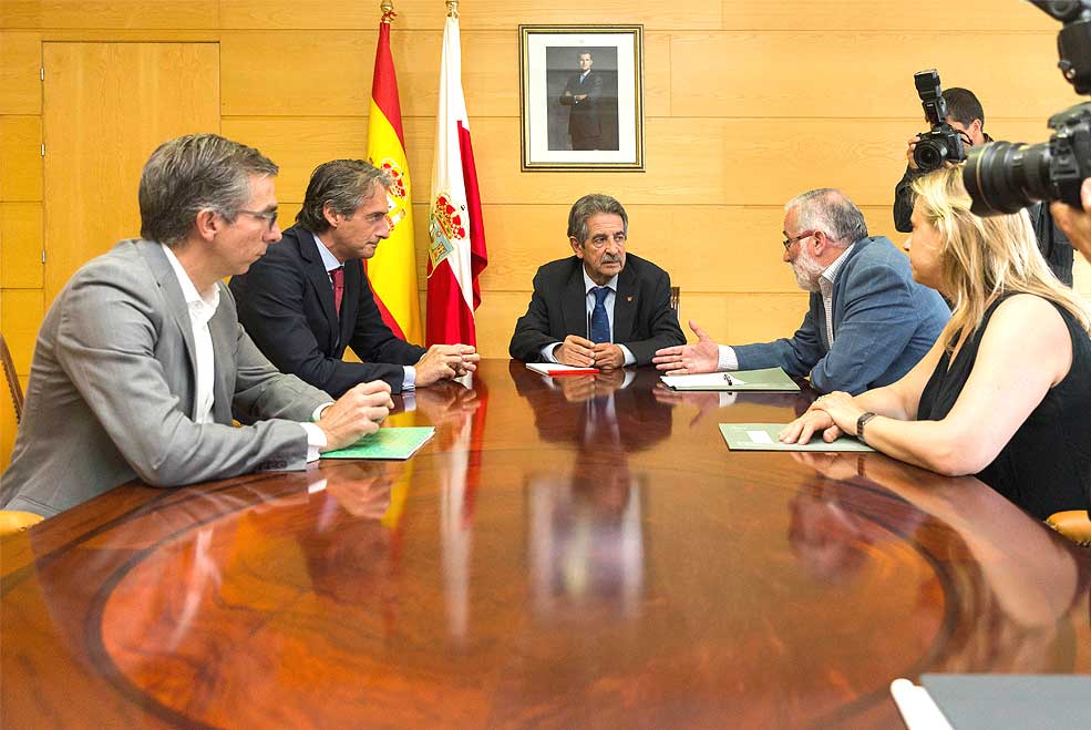 El Gobierno anuncia que el MUPAC se queda en Santander y avanza un plan de dinamización del arte rupestre para los ‘aspirantes’ RevillaReunionMUPAC