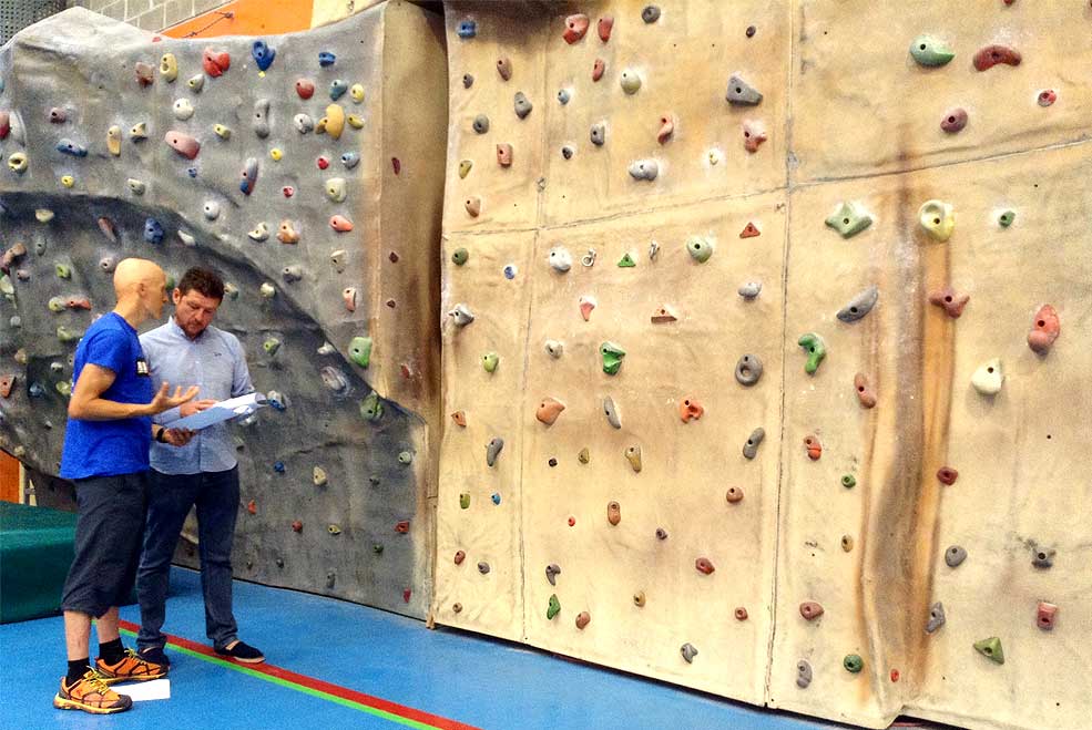 La Concejalía de Deportes invertirá 7.000 euros en mejoras en el rocódromo de La Habana Vieja PRCSanchezRocodromo