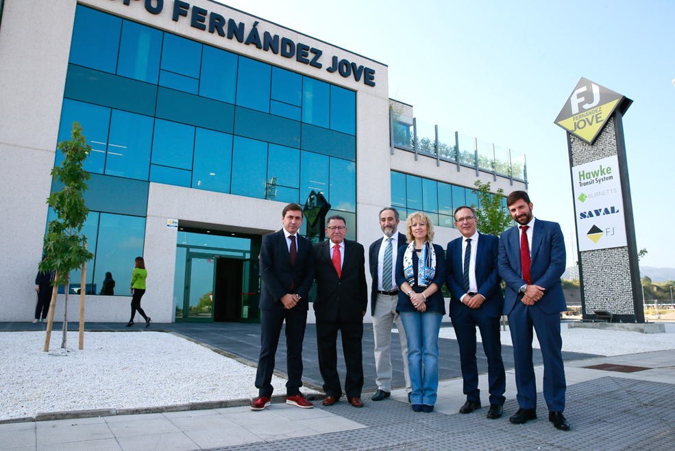 Díaz Tezanos pone a Fernández Jové como ejemplo del modelo de empresa por el que apuesta el Gobierno de Cantabria TezanosFernadezJove