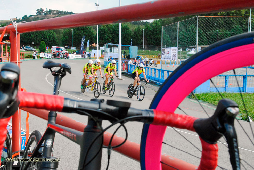 Fiesta del ciclismo para ayudar al niño Efrén Calderón en el tratamiento contra la enfermedad rara que padece CiclismoBridgestoneGenerica