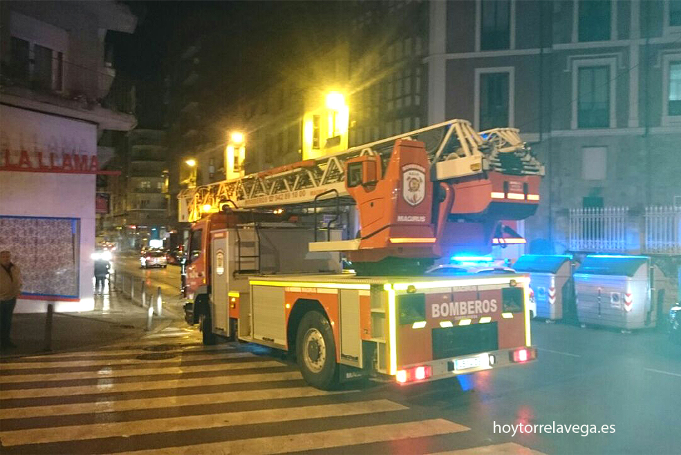 Incendio en un patio interior de la calle Augusto G. Linares IncendioAugustoGLinares