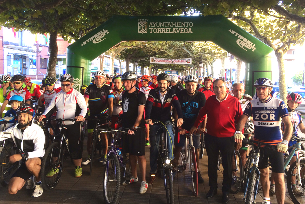Más de 800 personas apuestan por la bicicleta en la XXIV Torrelavega Sobre Ruedas TorrelavegaSobreRuedas2016