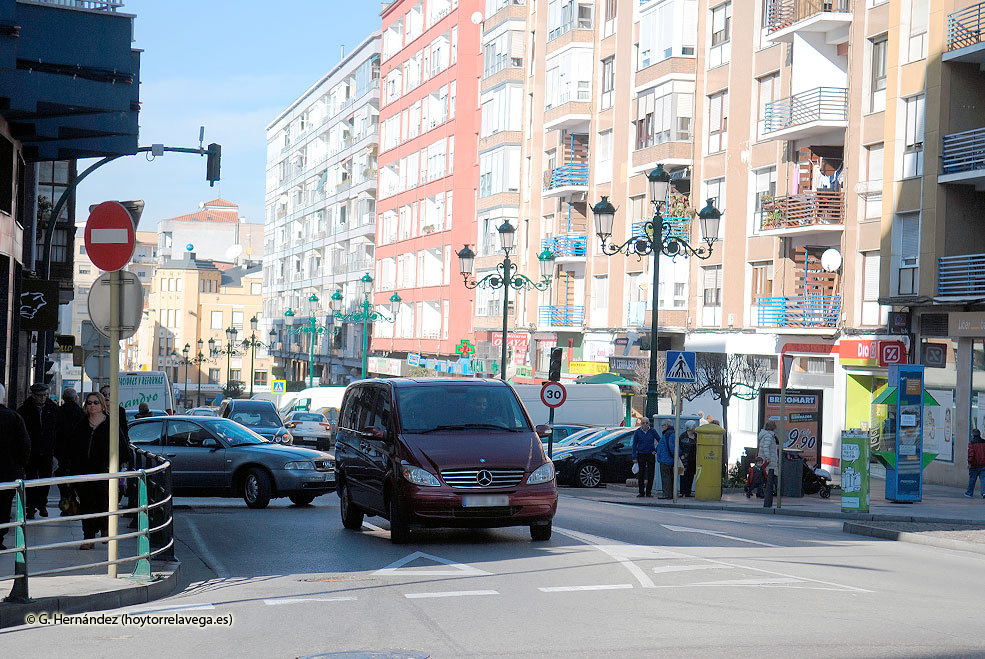 El alcalde cree que eliminar un carril de Julián Ceballos “no sería ninguna locura” y ve “importantes mejoras” para la movilidad JulianCeballos02