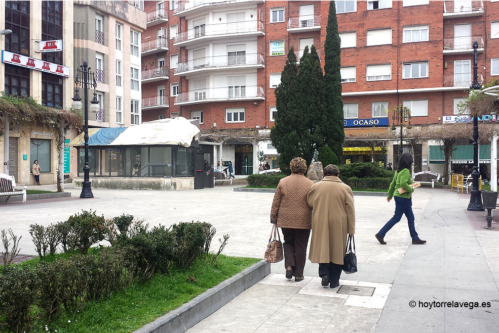 El PP propone habilitar una nueva zona de paso en la Plaza Pequeñeces para facilitar la accesibilidad PlazaPequenecesAscensor