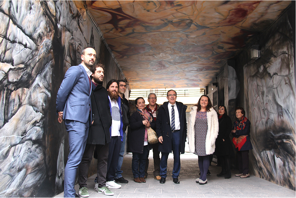 El grafiti ‘Soñando el alma de la cueva’ en la Plaza Chanete acerca el arte rupestre a La Inmobiliaria ViaderoEstradaPlazaChanete