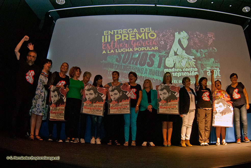 Las Madres Contra la Represión recogen el Premio Esther García a la Lucha Ciudadana ACPTpremioEstherGarciaEntrega2017