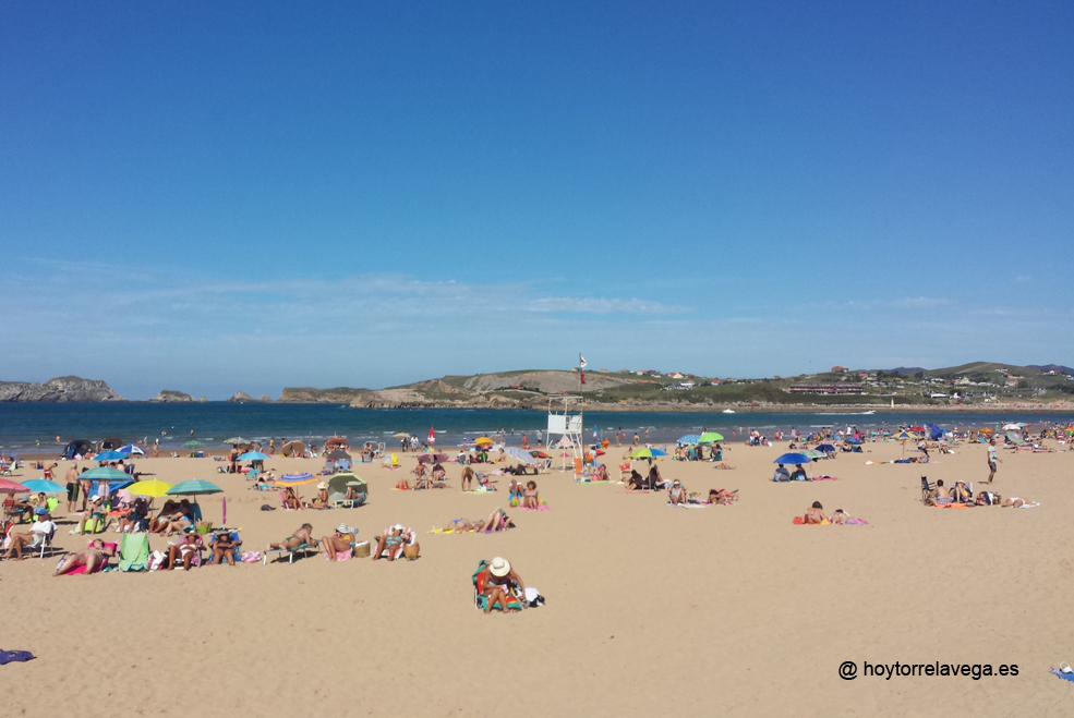 El alcalde de Suances culpa al Ministerio del retraso en prohibir el baño en las playas tras detectar la contaminación del agua SuancesLaConchaPlaya01