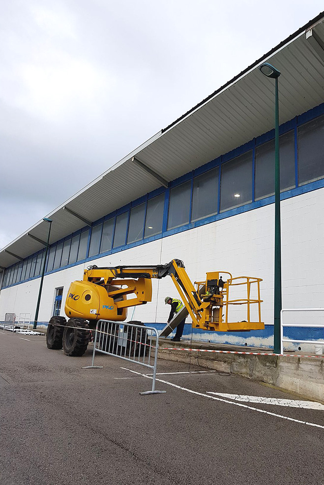 Iniciada la primera fase de las obras de reparación de la cubierta del pabellón deportivo de Suances SuancesObrasPabellon