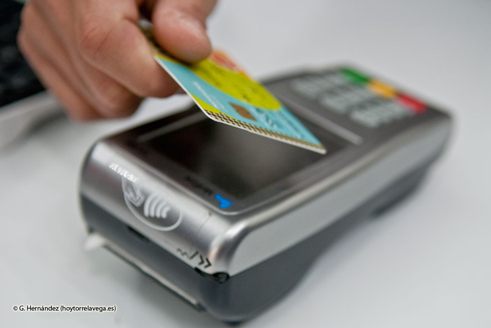 Diez vecinos de Suances testarán la aplicación real del proyecto de pago digital PagoTarjeta