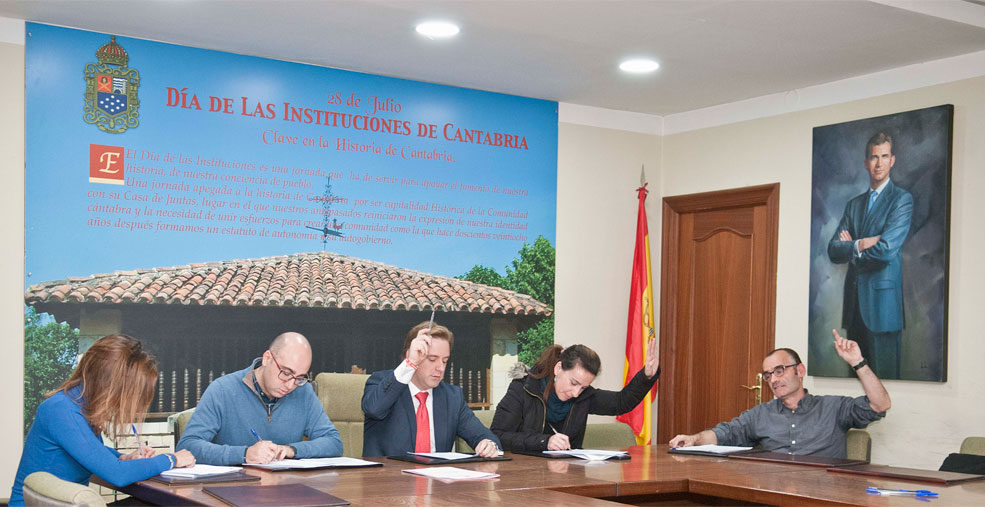 Reocín destina 380.000 euros de superávit a amortizar deuda en un pleno del que fue expulsado el portavoz del PP por insultos ReocinPleno011217