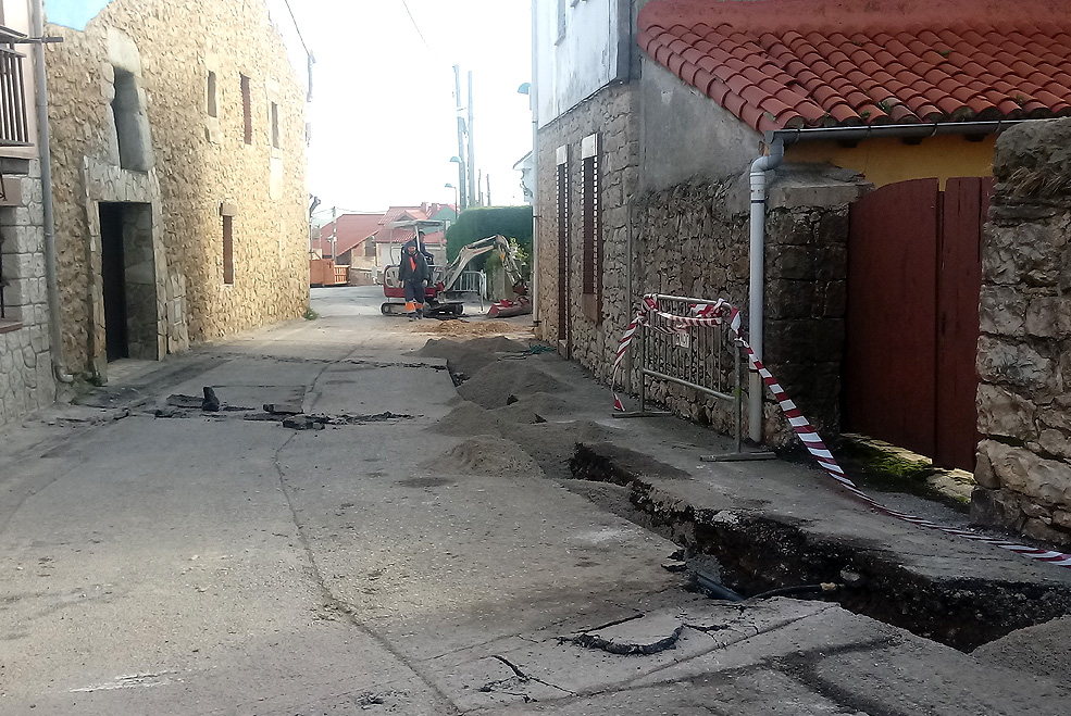 Iniciadas las obras de reurbanización de la calle Cuba de Arriba en Suances SuancesLaCubaObras