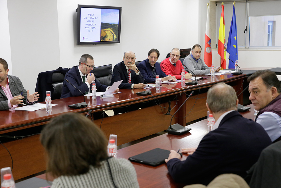 Mazón confirma a agentes sociales y económicos que el Gobierno invertirá más de 80 millones en obra pública PRCMazonMesaSectorialOOPP