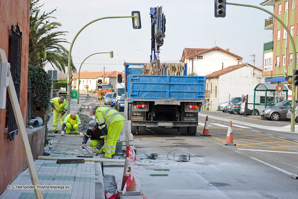 El Ministerio de Fomento mejora la seguridad vial en la travesía de Requejada con un tramo de aceras PolancoRequejadaAcerasFomento