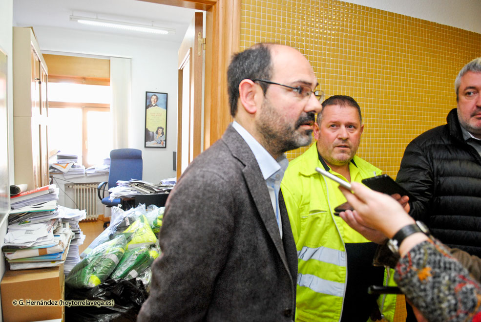 UGT advierte a Urraca que el problema de la ropa de trabajo del personal municipal le acabará “estallando en las manos” PSOEUrracaTrabajadoresLimpieza01