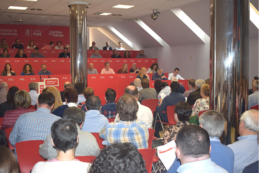 El PSOE rechaza por mayoría la posibilidad de primarias abiertas a la ciudadanía PSOEComiteRegionalAbril18