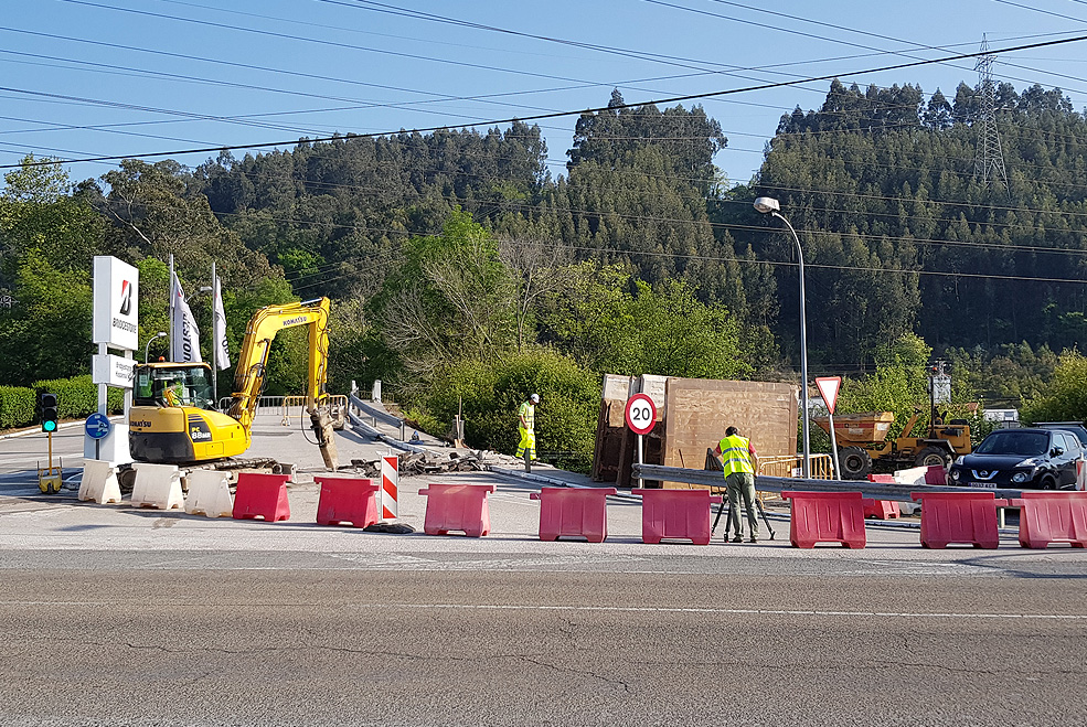 Los vecinos de La Turbera, tras seis años de espera, ven por fin el inicio de las obras para solucionar las filtraciones de agua LaTurberaInicioObras