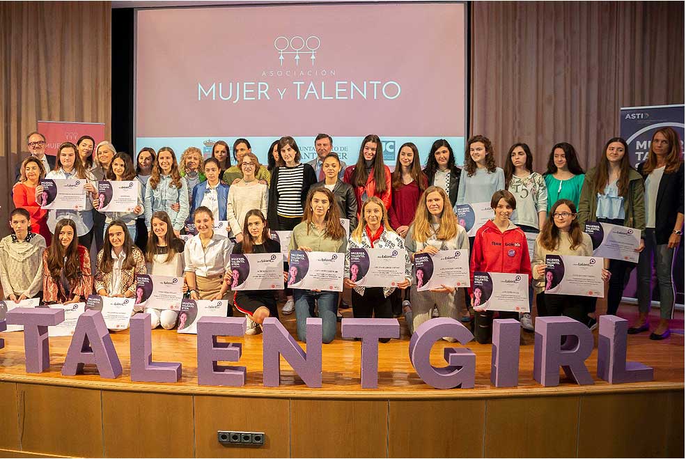 Clausurada la I edición de STEM Talent Girl, en la que han participado 30 niñas de 20 centros educativos de Cantabria TalentGirl