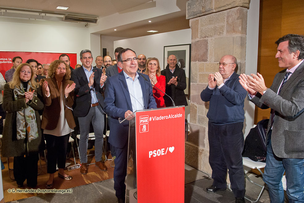 Cruz Viadero: “Necesitamos consolidar una mayoría suficiente para sacar adelante los proyectos que hemos iniciado” PSOEViaderoPresentacion