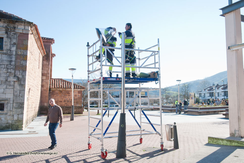 Sustitución y reparación de 17 luminarias en la Plaza de Santa Ana en Tanos TanosLuminarias