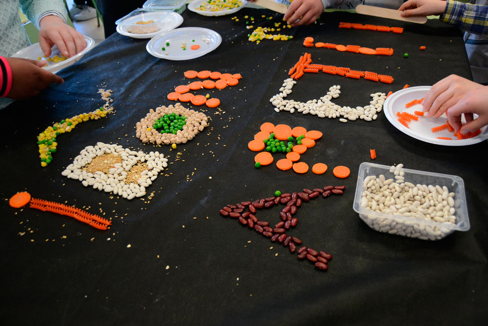 El trabajo de seis mujeres creativas llenan las calles de Torrelavega con Visibilizarte VisibilizarteLegumbres