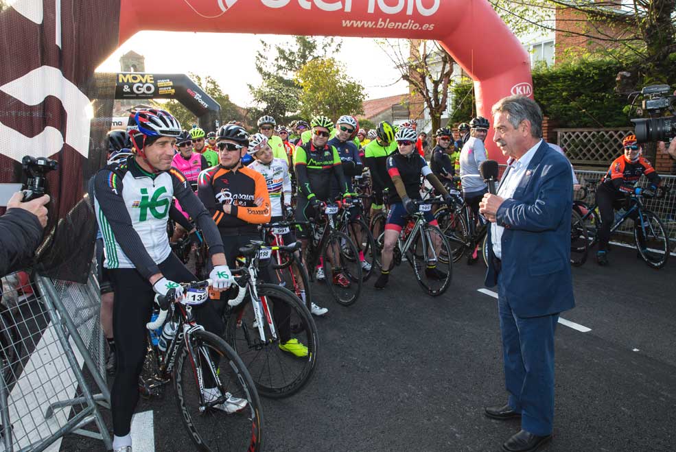 Revilla da la salida a los más de 2.000 participantes en la quinta edición de La Cantabrona PolancoRevillaCantabrona201