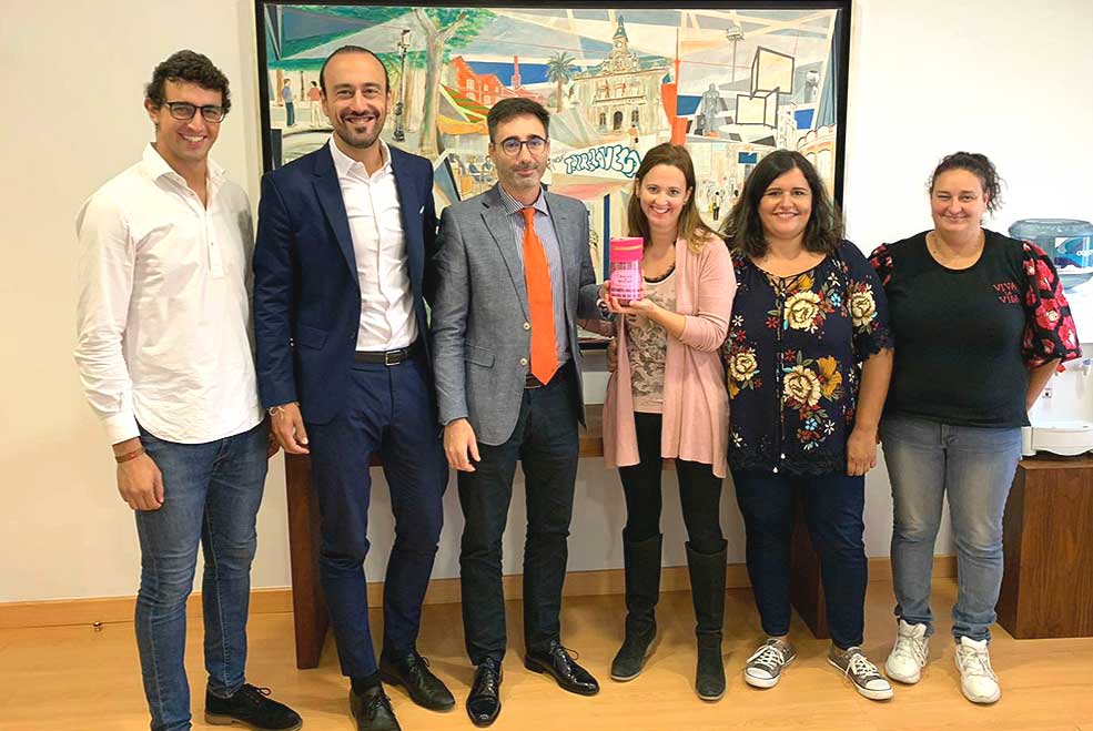 Ganzo se Divierte entrega a Rosa Navidad la recaudación de la jornada Deporte Solidario GanzoSeDivierteRecaudacion