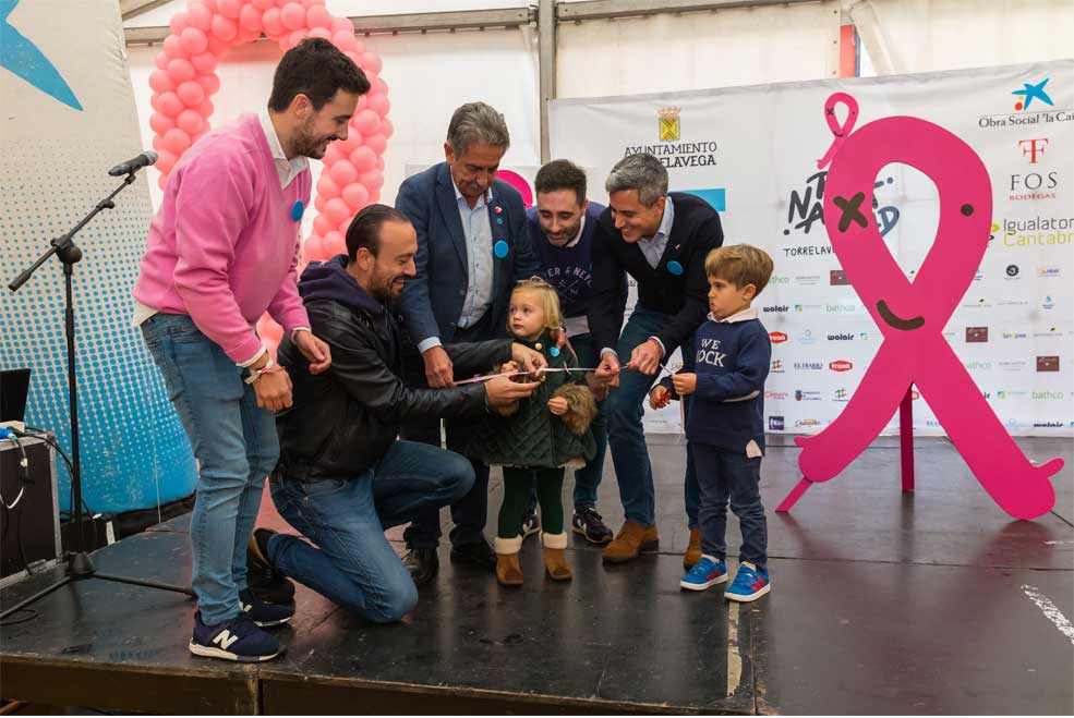 Torrelavega se tiñe de Rosa Navidad contra el cáncer RosaNavidad2019Inauguracion