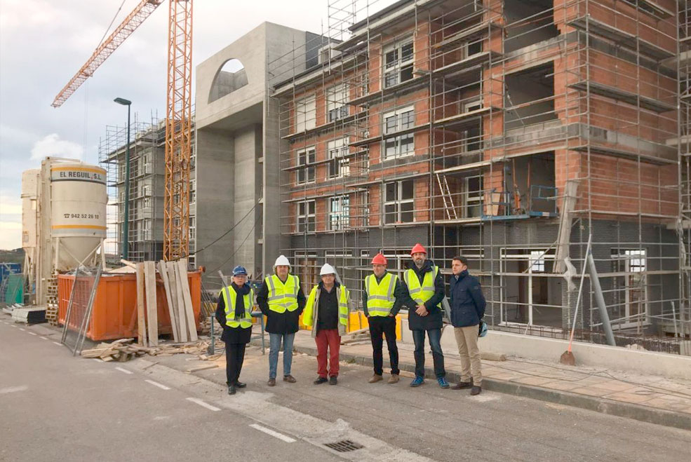 Suances podría tener Residencia de Mayores este verano SuancesResidenciaVisita