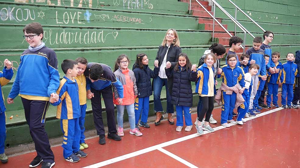 Abrazo al colegio El Salvador con motivo del Día de la Paz Colegioelsalvadorabrazodiap