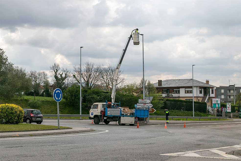 El Ayuntamiento de Polanco inicia trabajos de renovación de luminarias PolancoLuminariascuarentena