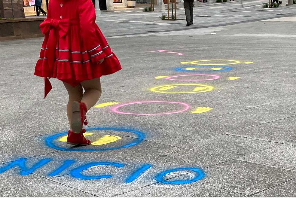 ACPT anima a pintar “zonas de juegos en movimiento” en las calles para los niños ACPTpintarsuelo