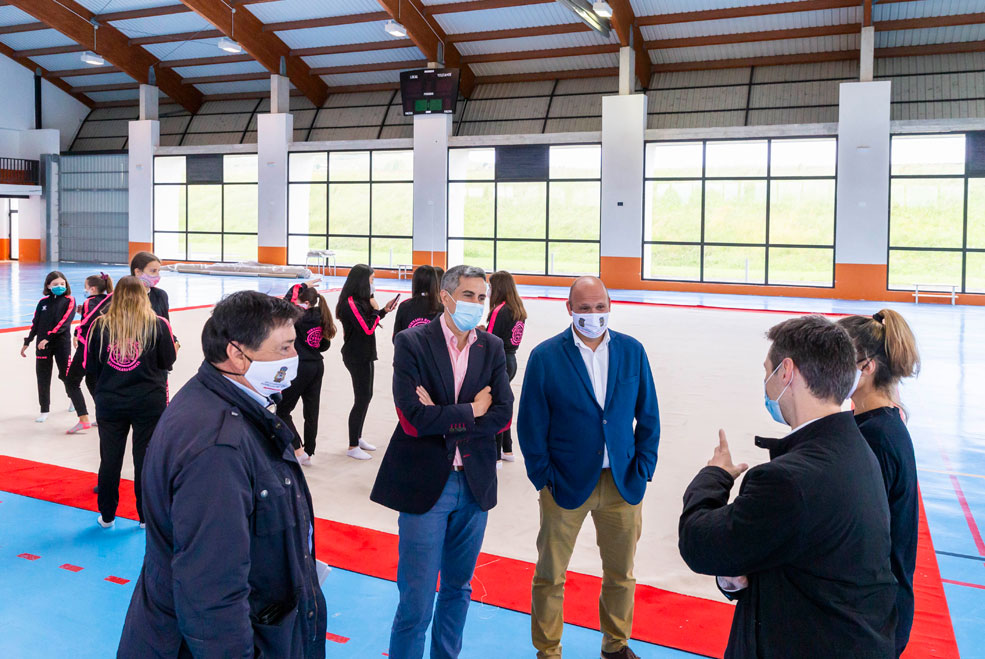 Vicepresidencia renueva los tapices de las escuelas de gimnasia de Santander, Castro Urdiales, Torrelavega y Santillana-Reocín ZuloagaSantillanaTapiz