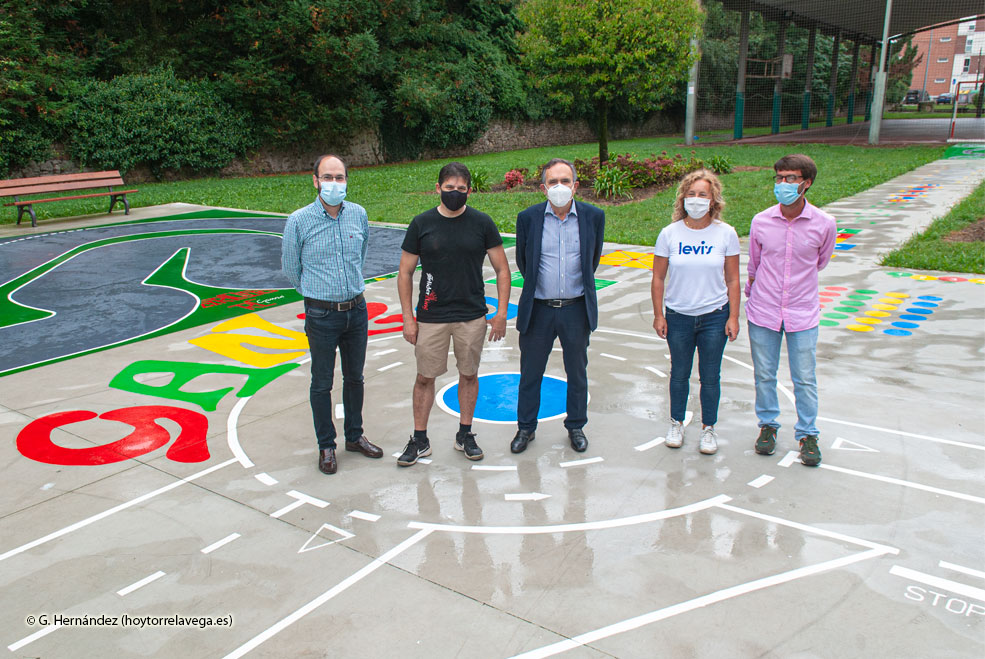 Juegos pintados en el suelo para animar la diversión de los niños en Ganzo PSOEViaderoGanzoDibujos