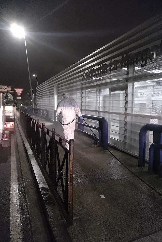 El Gobierno comienza la desinfección del exterior de los colegios en las zonas con más casos de COVID DesinfeccionviapublicaGobie