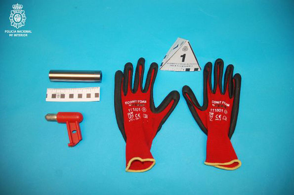 Tres detenidos, uno de ellos menor, por robos y hurtos en vehículos en Santander y Torrelavega PoliciaRoboCoches