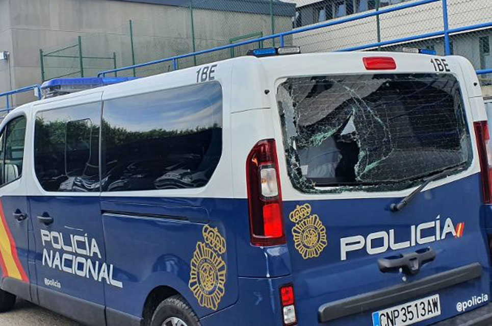 PoliciaCocheRoturaLuna