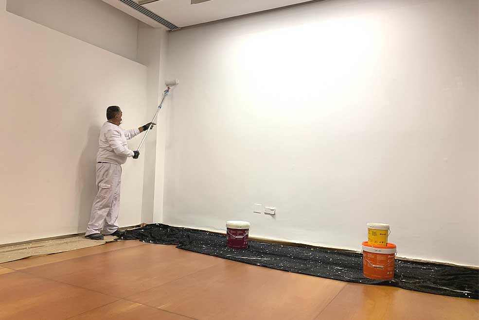 Trabajos de mantenimiento en la Sala de Exposiciones Mauro Muriedas MauroMuriedasPintado