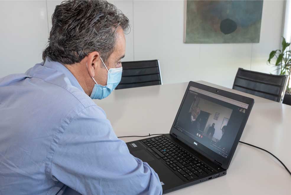 Martín reitera el compromiso del Ejecutivo para buscar “soluciones conjuntas” para Sniace y sus trabajadores SniaceMartinReunionTelemati