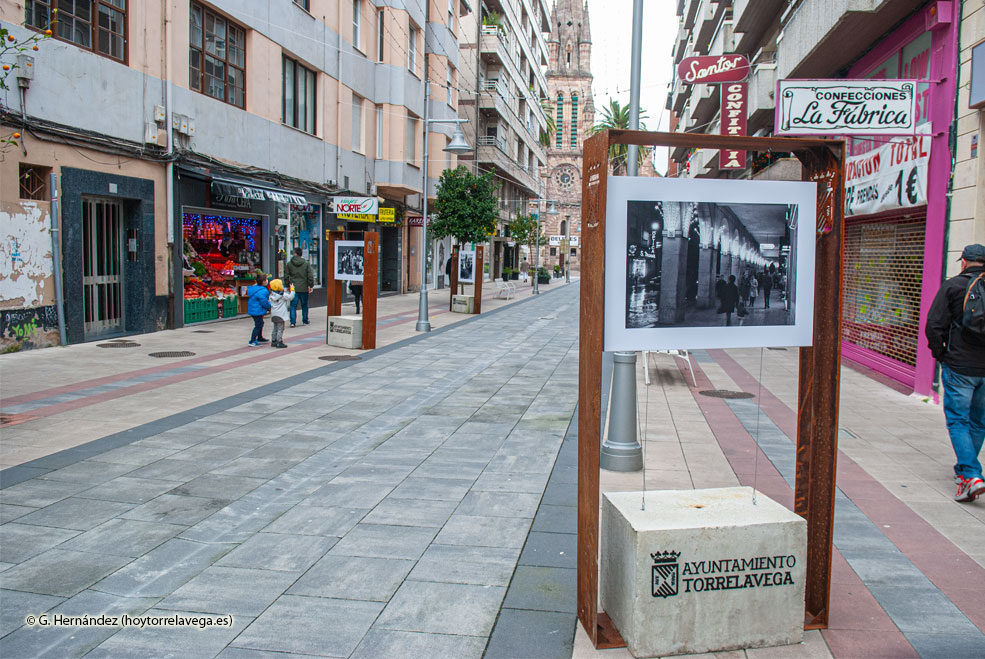 Una exposición en la calle Consolación recuerda momentos navideños de la ciudad de 1968 a 1980 ExpoTorrelavegaTeRecuerdo