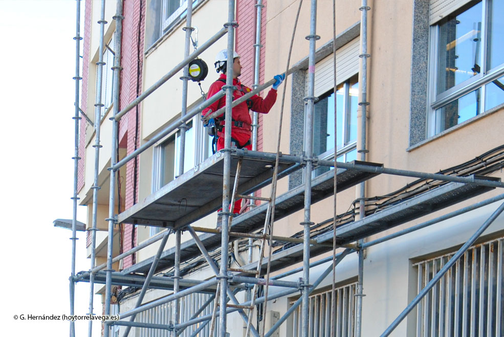 CCOO lamenta que el parón de la actividad laboral a consecuencia de la pandemia no haya frenado la siniestralidad TrabajadorAndamio01