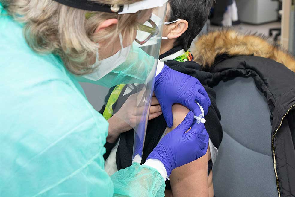 Sanidad e Instituciones Penitenciarias vacunan este fin de semana a funcionarios e internos de El Dueso VacunaCOVIDDueso